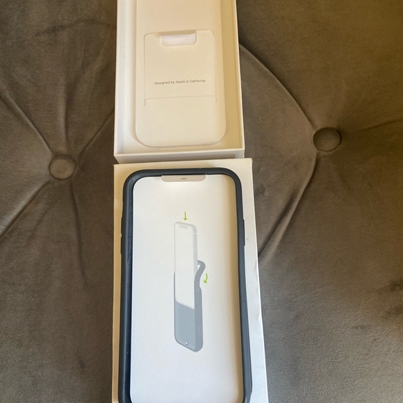 iPhone 11 smart battery case - Picture 4 of 4